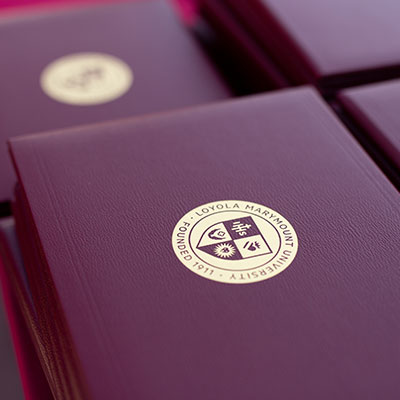 Diploma cover with LMU seal