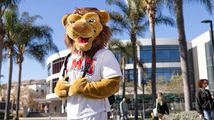LMU's Mascot Iggy the Lion