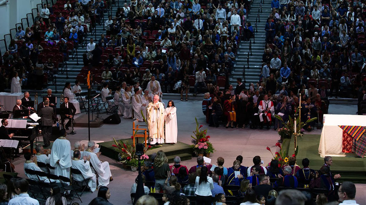 Aerial shot of everyone in attendance in Gersten Pavilion for Mass