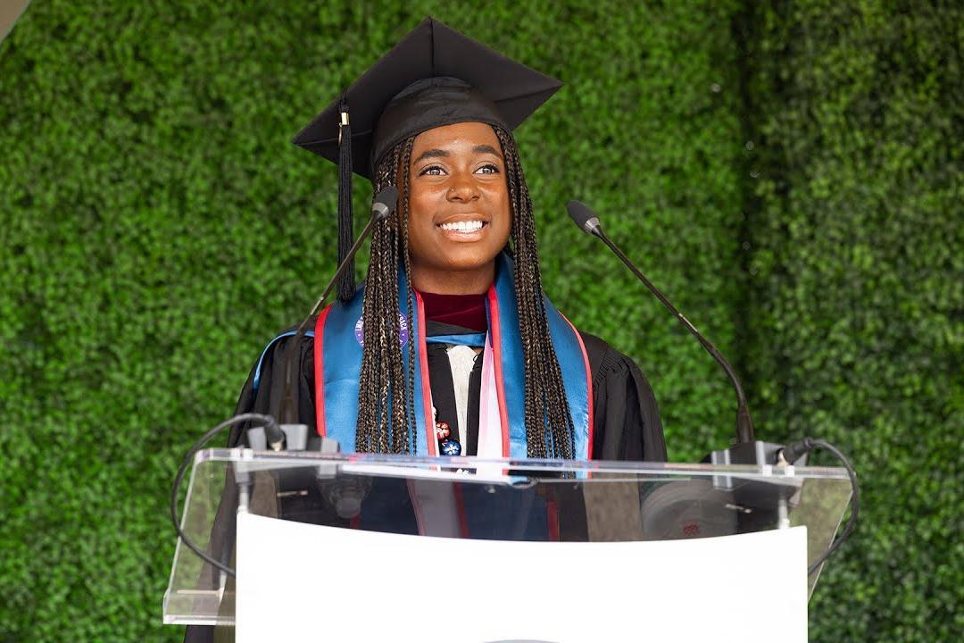 Yinka Akinlade addressing the graduating class